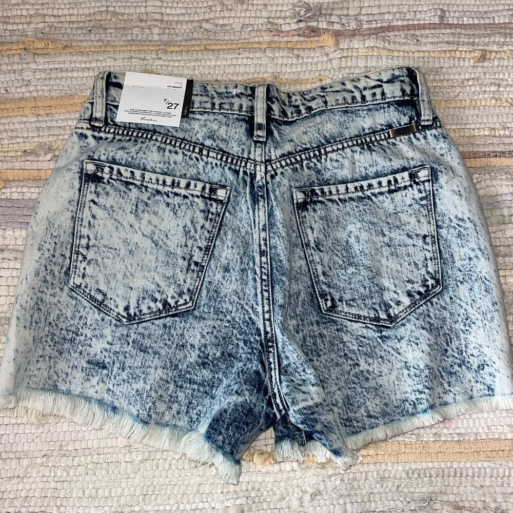 NWT KanCan Acid Washed High Waist / Rise Distressed Shorts Size 7/27